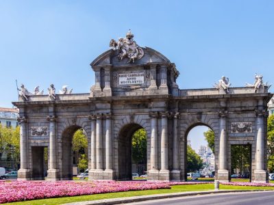 madrid-street-people-4461465-1024x731